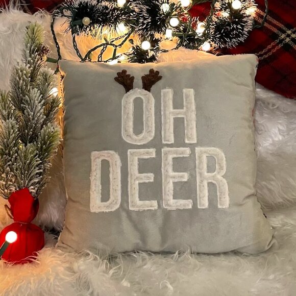 Oh Deer!  You've got to have this beautiful Holiday Pillow! - Picture 1 of 4